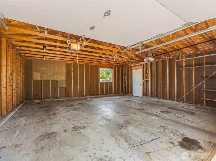 GARAGE GARAGE