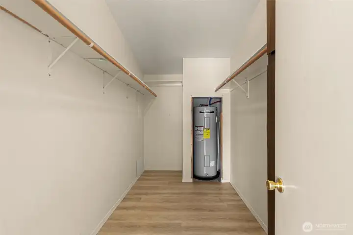 MASTER CLOSET MASTER CLOSET