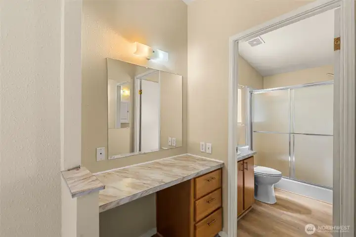 MASTER BATH MAKE UP VANITY MASTER BATH MAKE UP VANITY