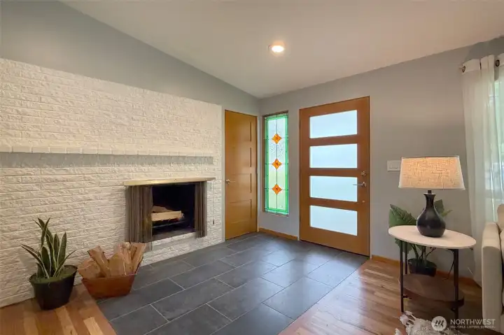 Step into your stone entry and gorgeous oak floors. Step into your stone entry and gorgeous oak floors.