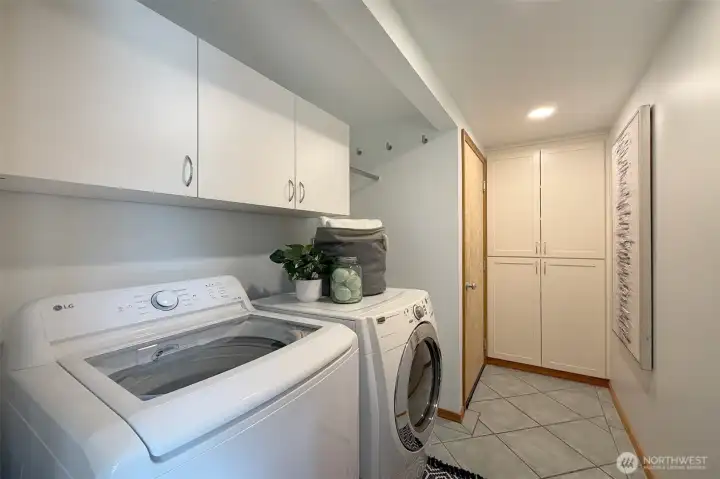 Large laudry room off garage, Large laudry room off garage,