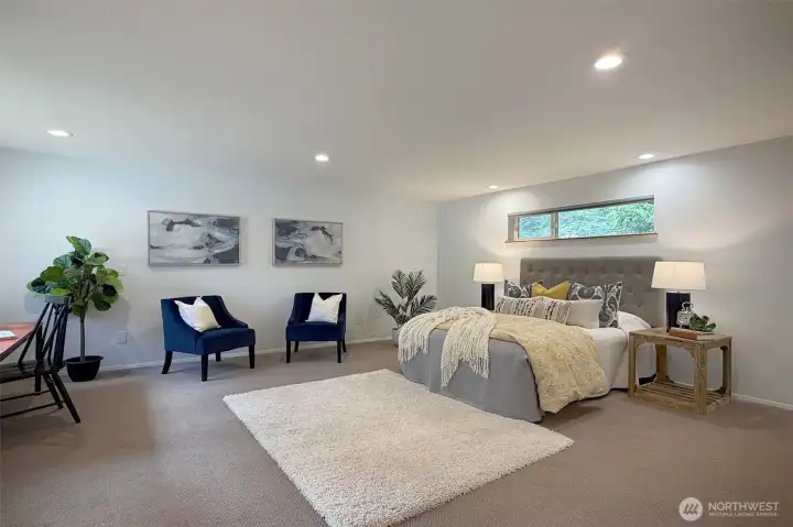 2nd huge primary. New carpets. Great for mother-in-laws, guest or shared bedroom space. 2nd huge primary. New carpets. Great for mother-in-laws, guest or shared bedroom space.