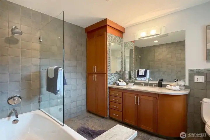 Updated bath of 2nd primary. Heated floors in this room too! Updated bath of 2nd primary. Heated floors in this room too!