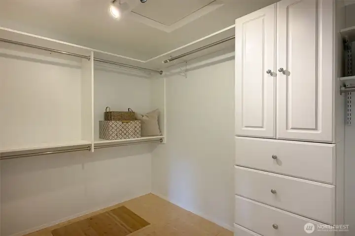 Walk in closet in 2nd primary. Walk in closet in 2nd primary.
