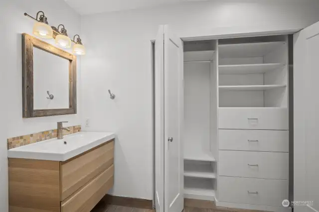 Second Closet by Design in Prime Suite