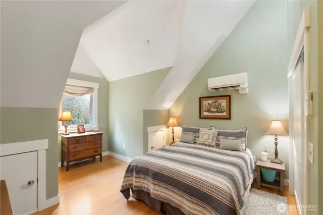 3rd bed upstairs