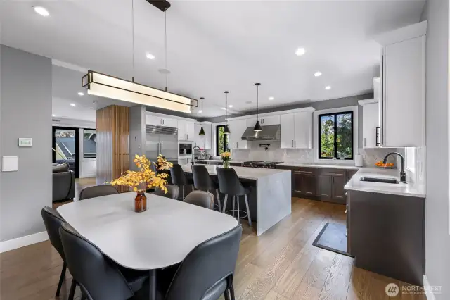Dining room and kitchen - lots of seating space