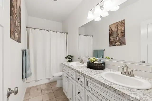 Guest bath that looks like new!