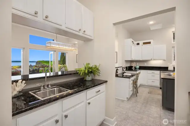 Wet bar and butlers pantry great for entertaining