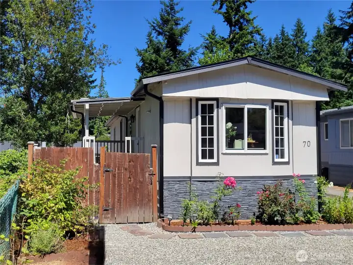 Spacious Lot next to a greenbelt