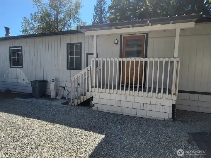 2nd side entry easy access from cars.