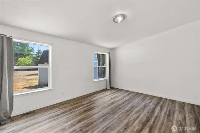 Huge 2nd Primary Bedroom