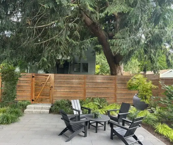 Rendering of fence in the center yard that will be installed should the 2 homes sell to separate new owners.