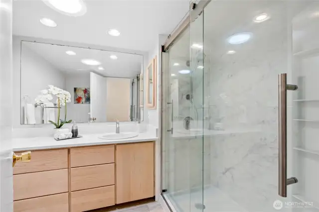 Newly updated upstairs 3/4 bath. New shower & quartz countertops. Bathe in luxury!