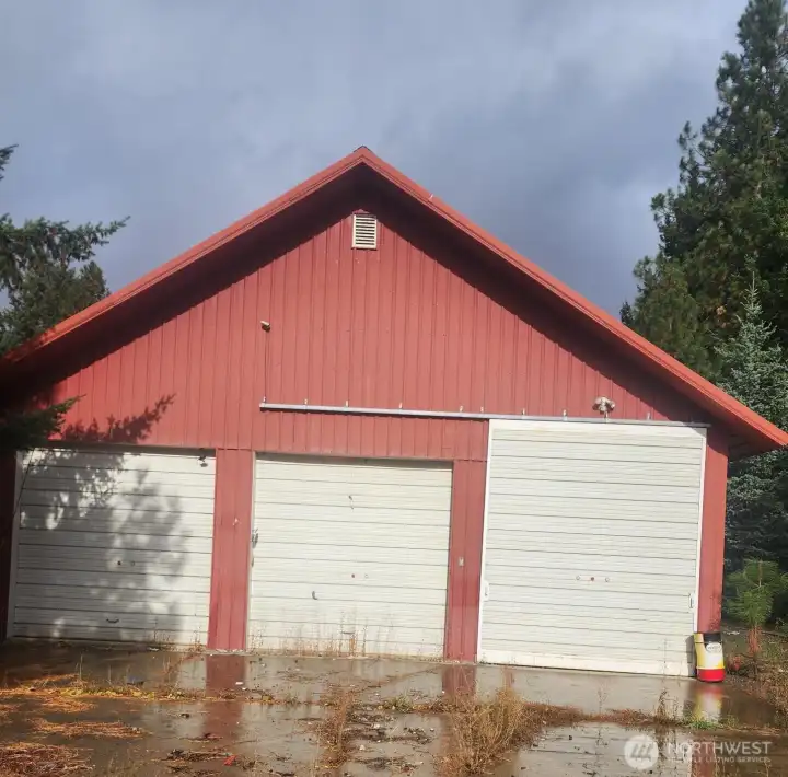 Huge Shop RV door room for 3 cars and RV