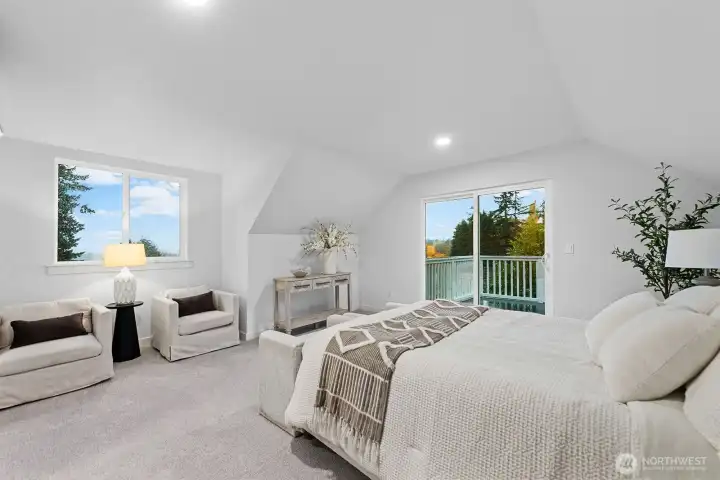 Upstairs bedroom with large deck with views of the Cascades