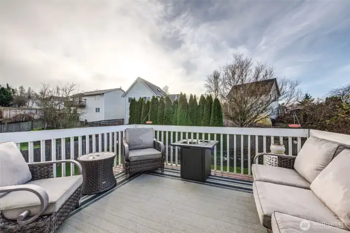 An ideal deck for peaceful mornings and warm summer nights