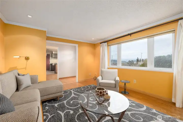 Living room towards kitchen...