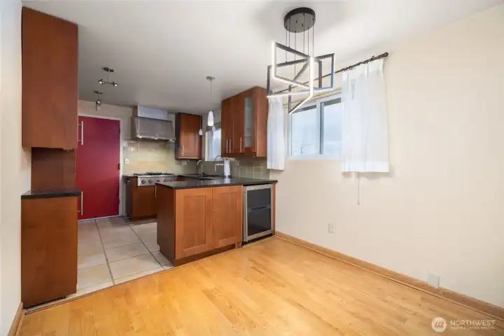 dining area w/o staging...