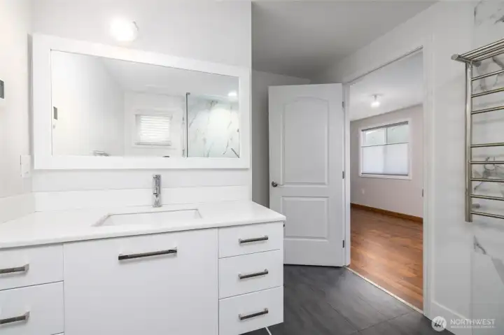 Bath off of bonus/primary w/heated towel bars...