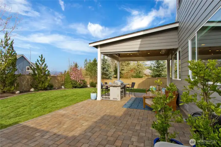 Spacious backyard with Mt Views!