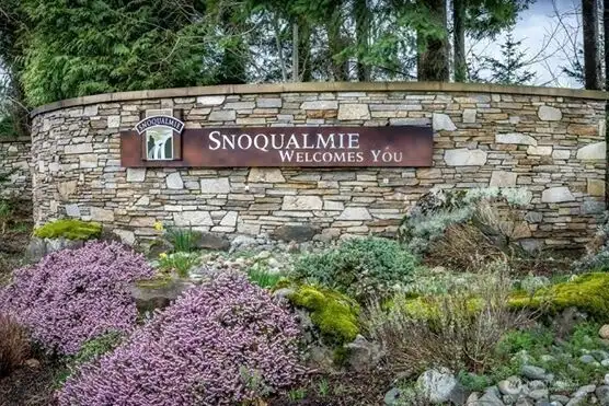 Beautiful Snoqualmie Ridge is inviting and is full of Trails and Parks, and Beautiful Homes!