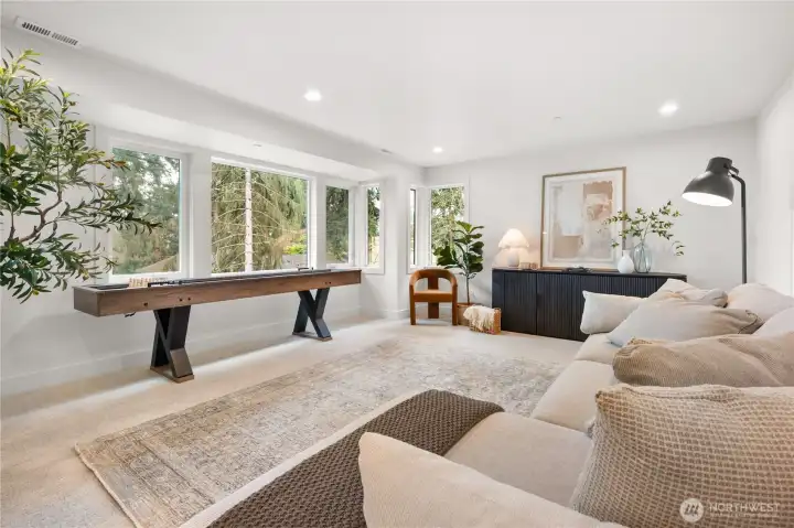 Upper level Bonus room