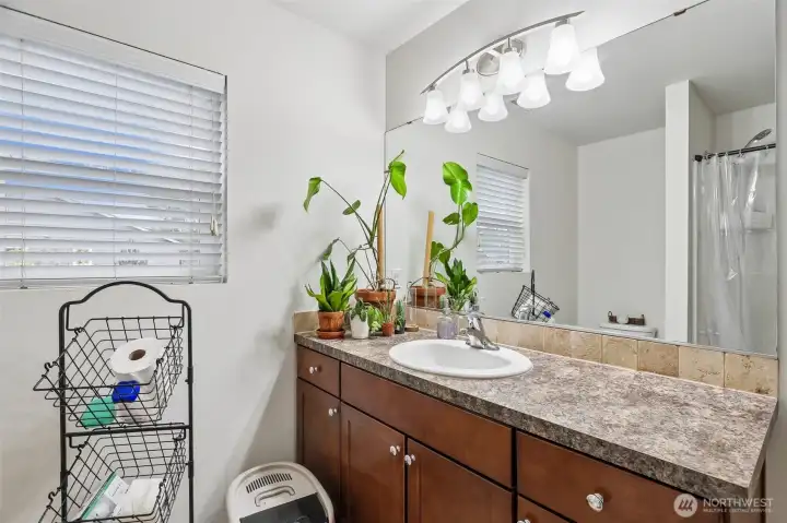 Upstairs full bathroom