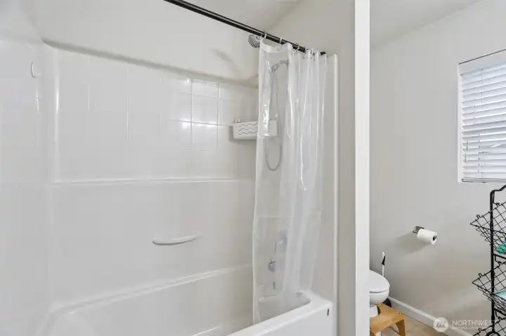 Upstairs full bathroom