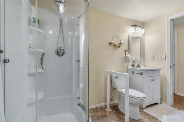 Lower 3/4 bath with laundry