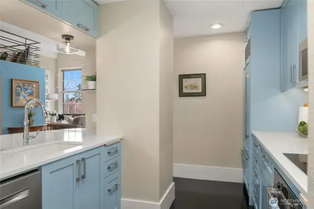 Don't you just LOVE the classy blue palette?!