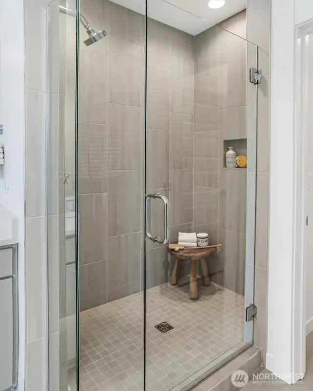 Photos are for illustrative purposes only & depict a different floor plan by Toll Brothers, finishes, or features than the actual home for sale. Actual layout & specifications vary. Home listed for sale (Banner Elite) is brand new & photos are not yet available.