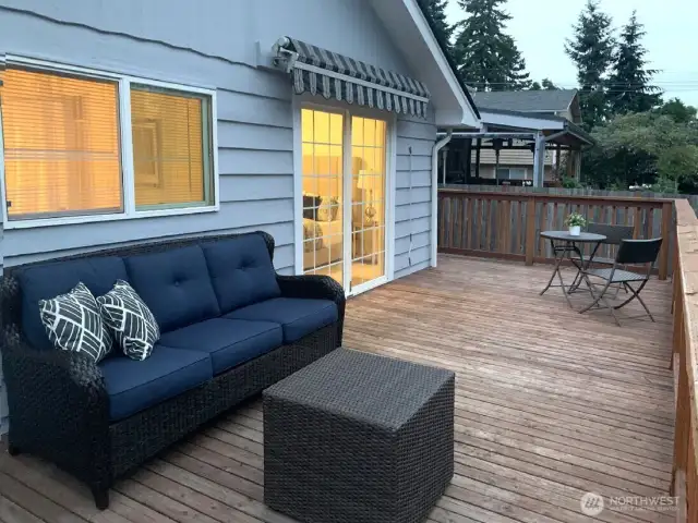 Twilight on the large deck. Imagine the fun BBQ's you could have here!