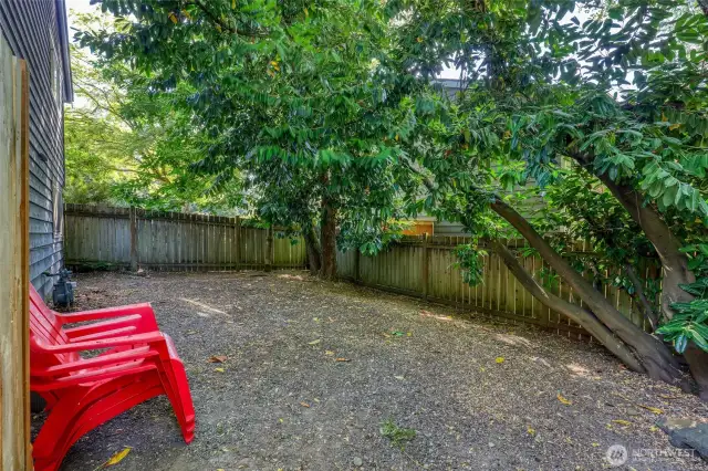 Independently fenced dog run