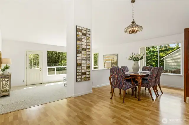 Welcome to clean and bright open floor plan with vaulted ceilings