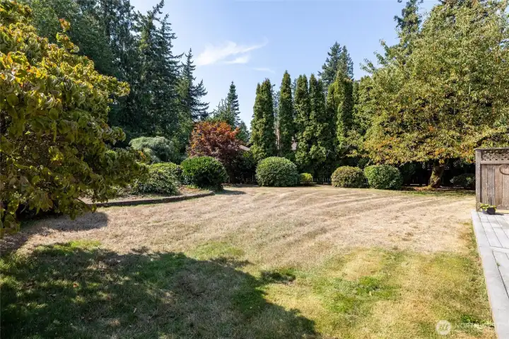 Maturely landscaped yard provide so much privacy.