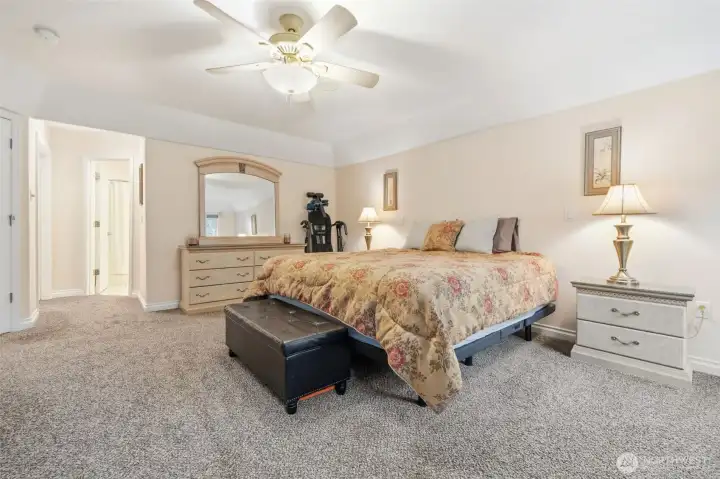 Bedroom, Owner's Suite - Upper