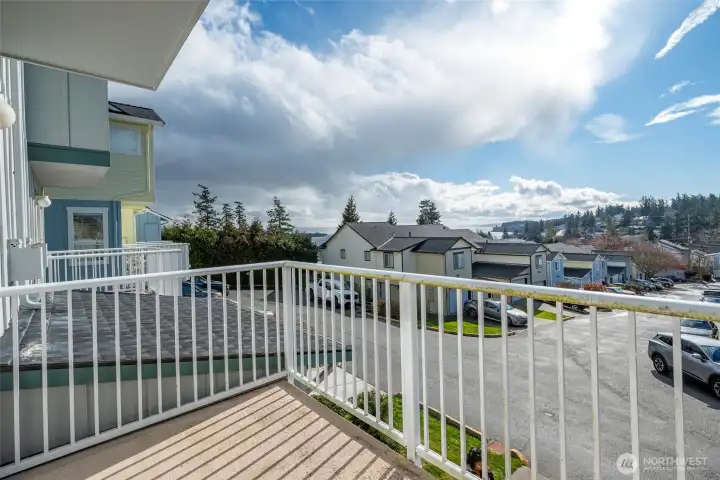 Second story balcony with views of Oak Harbor.