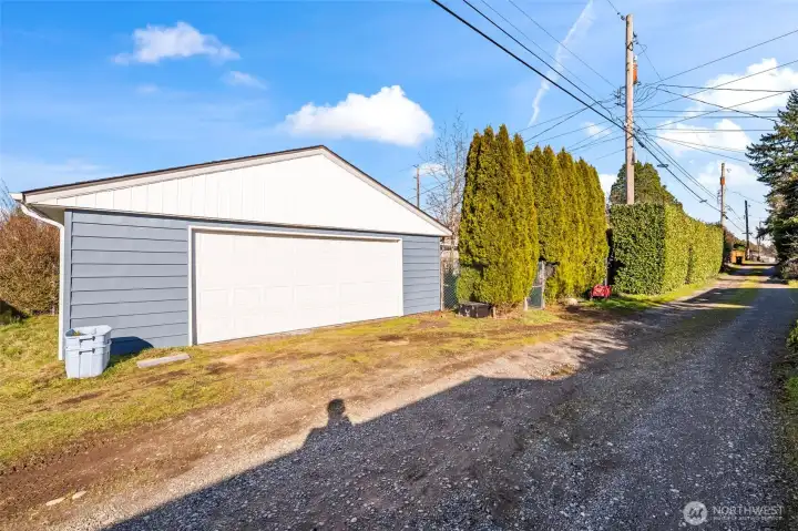 Oversized 2 car garage off alley plus addiotnal one car garage in front or use it as additional flex space