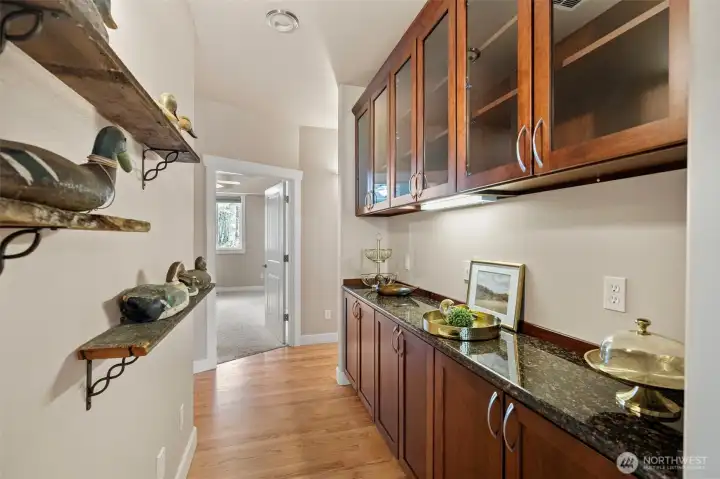 This is the hallway or butlers pantry transitioning between the kitchen and the formal dining area.