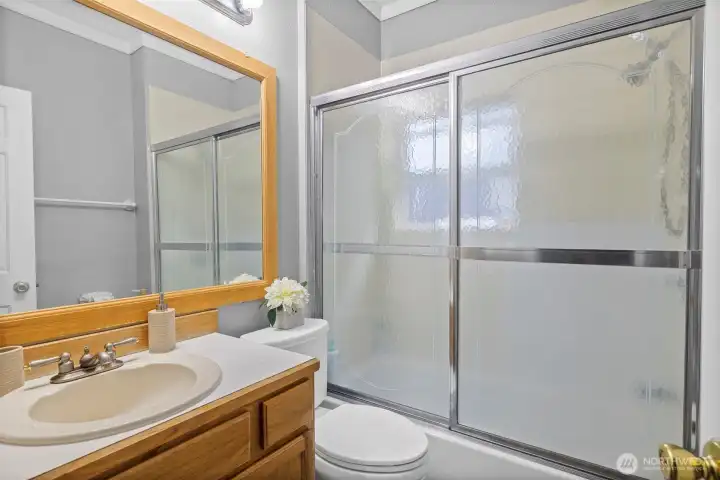 Full bathroom conveniently located on the main floor