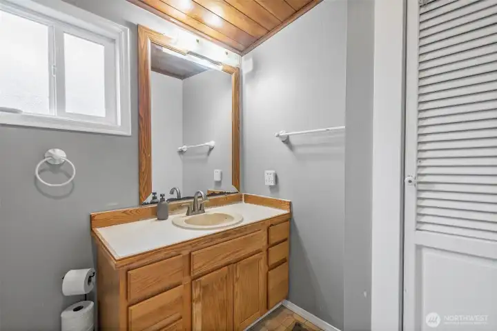 Full bathroom on upper level serving additional bedrooms