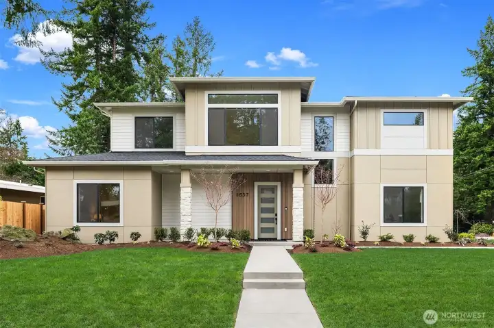 MN Custom Homes presents a transitional design near Robinswood Park