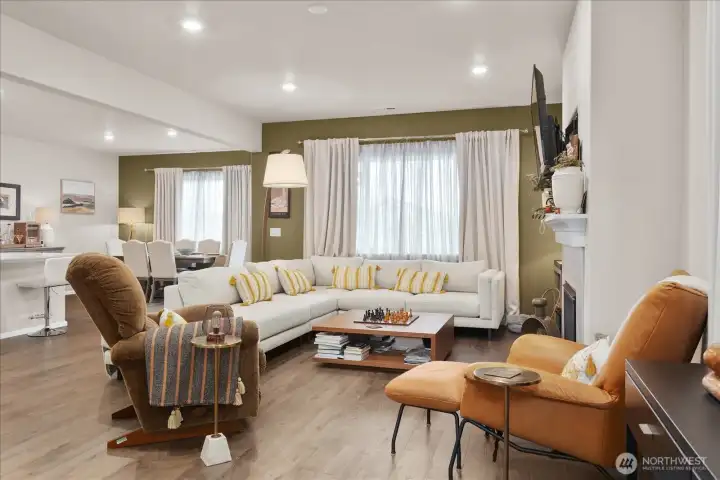 Spacious living room. Spacious living room.