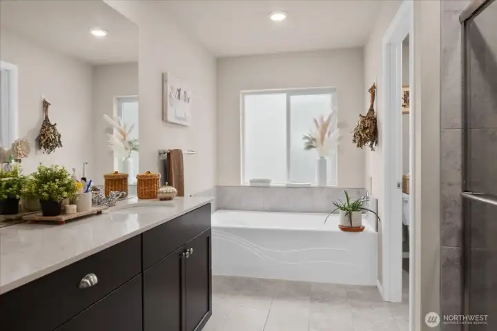 Primary bathroon. Primary bathroon.