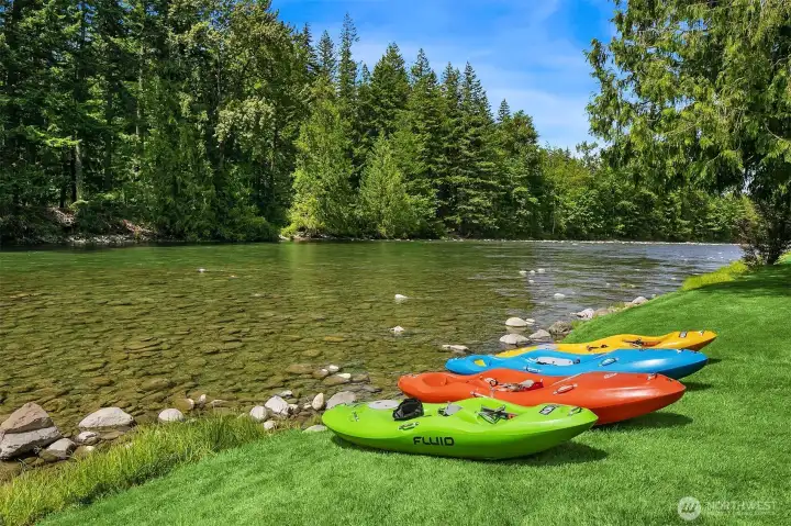 The epitome of Pacific Northwest luxury living. Enjoy unparalleled low-bank access to the crystal-clear river right from your private, manicured lawn—perfect for launching kayaks, paddleboarding, or fly-fishing.