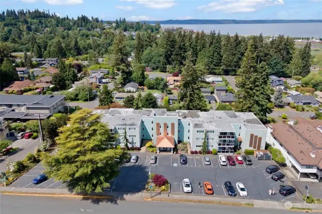 Conveniently located just steps away from Downtown Edmonds!