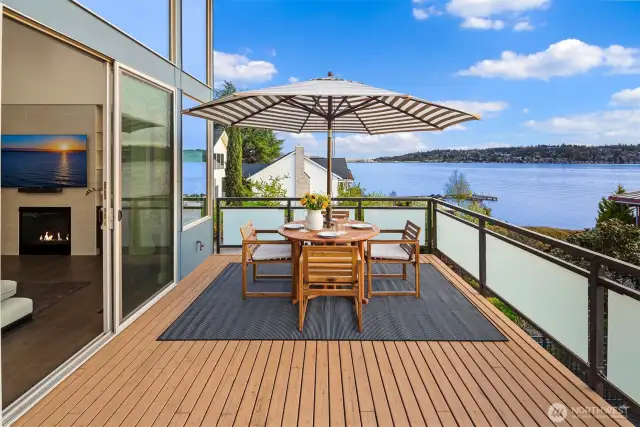 200+ sf outdoor deck with gas hookup for grilling.