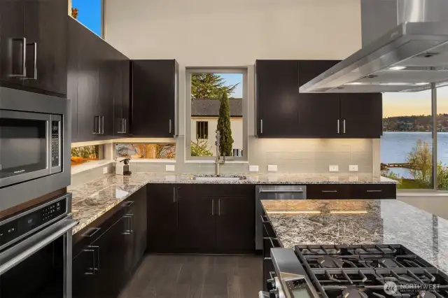 Incredible light. Get ready to fill your social feed with amazing looking dishes in this kitchen.