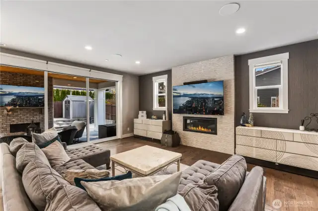 Stackable Glass door for indoor/outdoor living